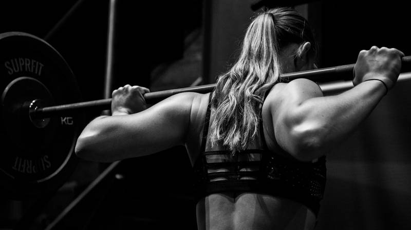 Squat à la barre en salle